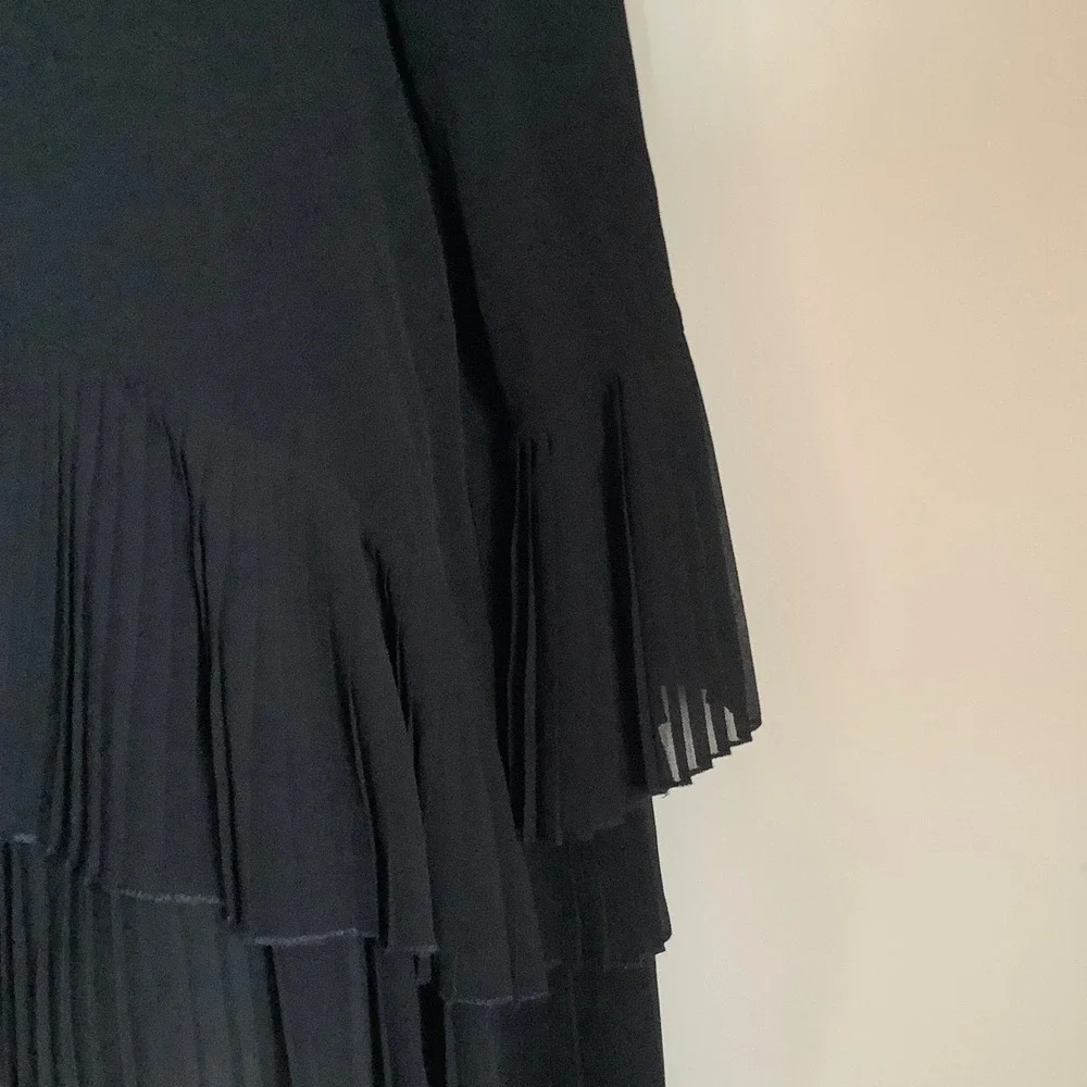 Zara Womens Black Tiered Pleated Mini Dress V-Neck Long Sleeve Size Large